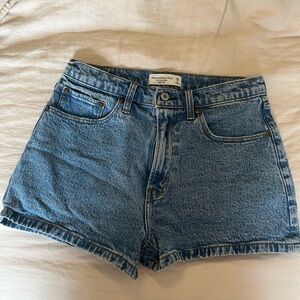 Abercrombie & Fitch mid-rise mom short
